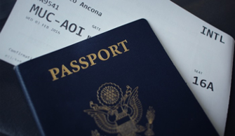 Passaporto: una delle code da portare in viaggio